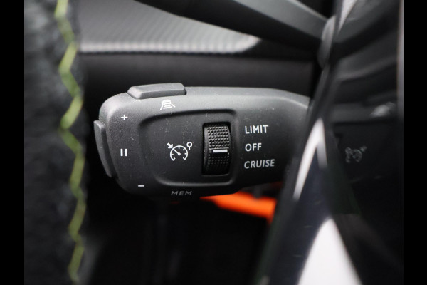 Peugeot 208 1.2 PureTech GT Pack . GARANTIE TOT 03-2031 . STOELVERWARMING . PANORAMA-DAK .