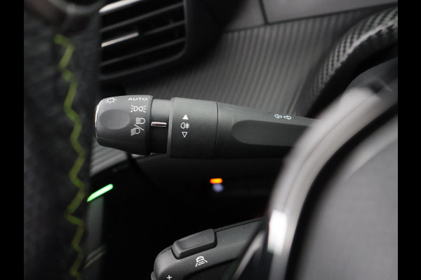Peugeot 208 1.2 PureTech GT Pack . GARANTIE TOT 03-2031 . STOELVERWARMING . PANORAMA-DAK .