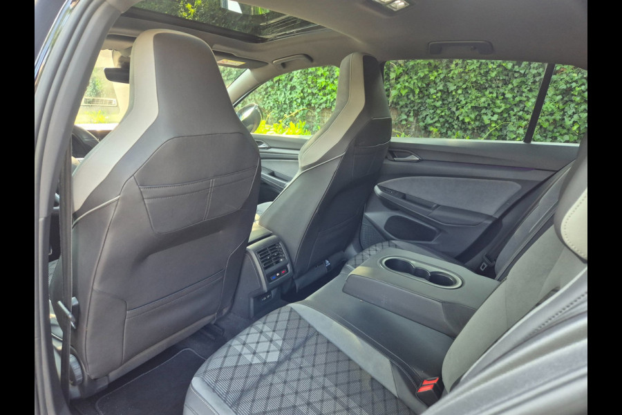 Volkswagen Golf R Line 1.5 Panorama virtual dash CarPlay 1e Eig in NL Alcantara LED Volle optielijst