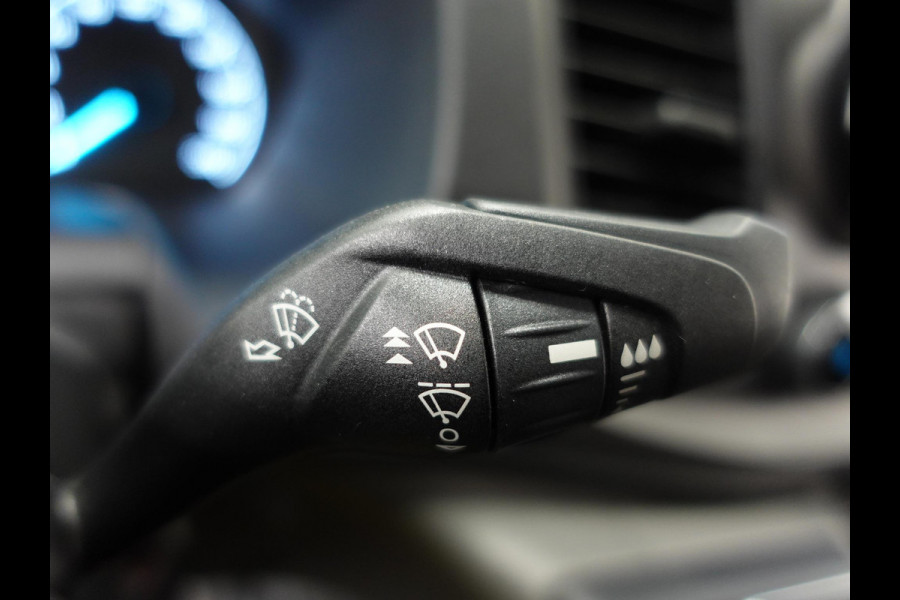 Ford Transit Custom 130pk Automaat L2H1 Trend Navigatie Cruise control Camera Parkeersensoren Trekhaak Airco