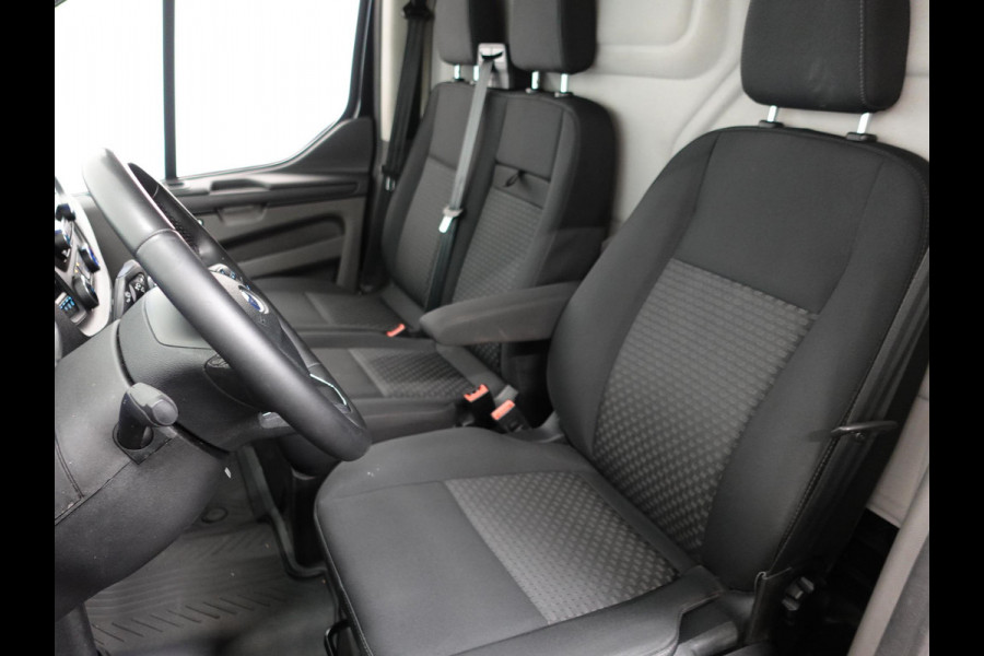 Ford Transit Custom 130pk Automaat L2H1 Trend Navigatie Cruise control Camera Parkeersensoren Trekhaak Airco