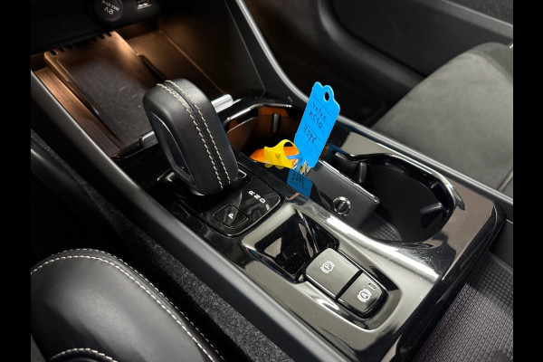 Volvo XC40 1.5 T5 Recharge R-Design | H/K Premium Sound | Pano | Trekhaak | Licht Pakket | Parkeerassist Pakket | Winter Pakket |