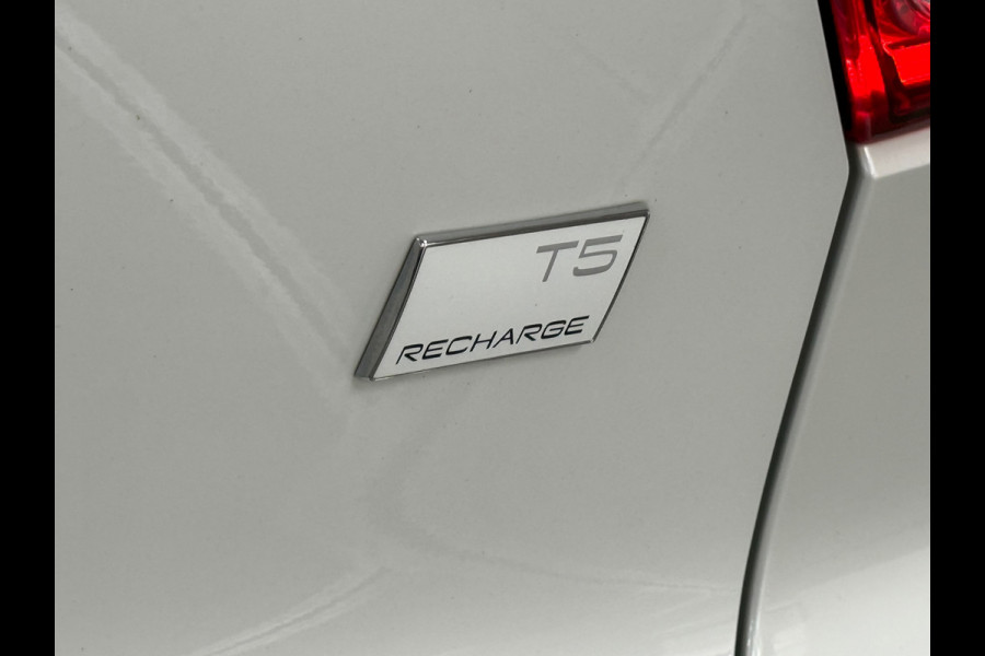 Volvo XC40 1.5 T5 Recharge R-Design | H/K Premium Sound | Pano | Trekhaak | Licht Pakket | Parkeerassist Pakket | Winter Pakket |