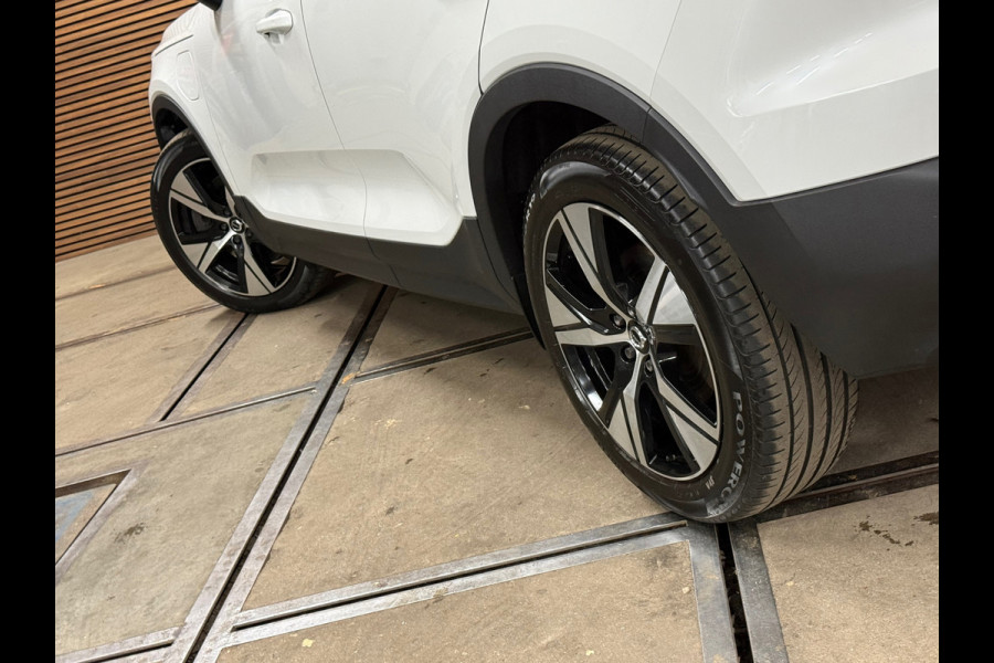 Volvo XC40 1.5 T5 Recharge R-Design | H/K Premium Sound | Pano | Trekhaak | Licht Pakket | Parkeerassist Pakket | Winter Pakket |