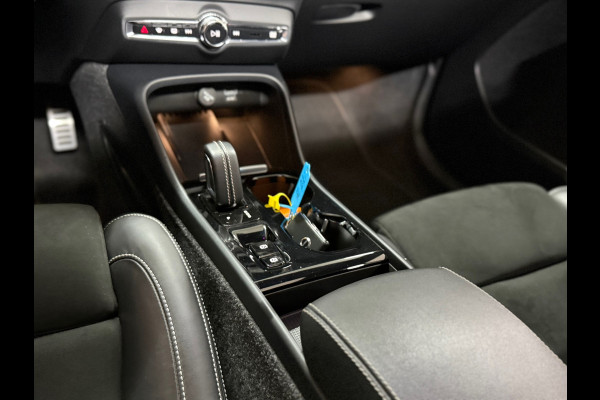 Volvo XC40 1.5 T5 Recharge R-Design | H/K Premium Sound | Pano | Trekhaak | Licht Pakket | Parkeerassist Pakket | Winter Pakket |