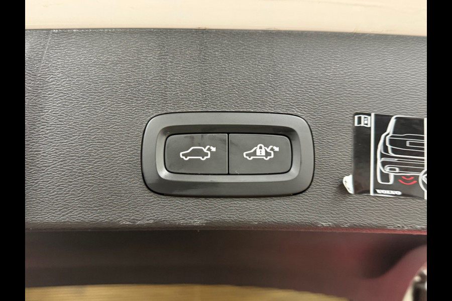 Volvo XC40 1.5 T5 Recharge R-Design | H/K Premium Sound | Pano | Trekhaak | Licht Pakket | Parkeerassist Pakket | Winter Pakket |
