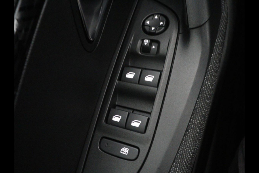 Peugeot 2008 1.2 Hybrid 136 Style | Automaat | Carplay | Climate control | Parkeerhulp | Full LED | Cruise control | Bluetooth