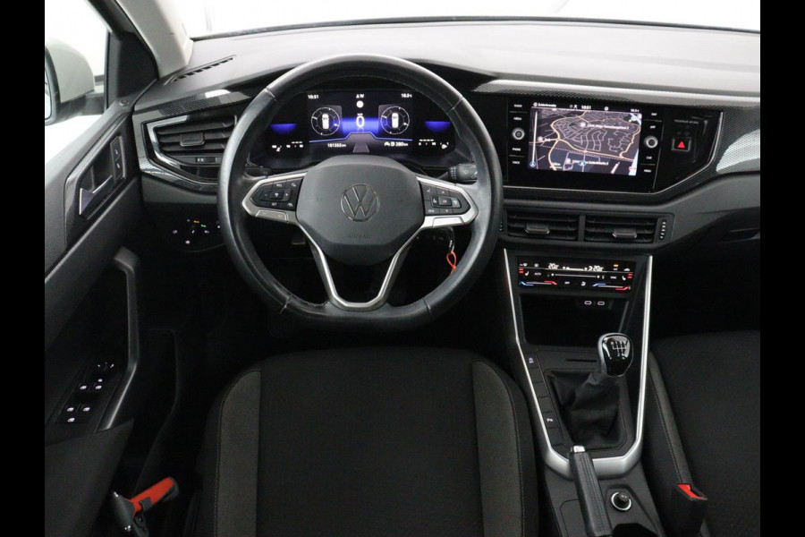 Volkswagen Polo 1.0 TSI Life Business | Stoelverwarming | Adaptive cruise | Carplay | Trekhaak | Navigatie | Full LED | 16'' | Climate control | DAB | Bluetooth