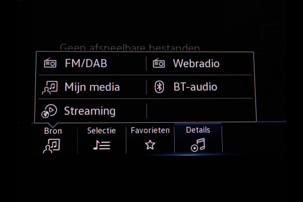 Volkswagen Polo 1.0 TSI Life Business | Stoelverwarming | Adaptive cruise | Carplay | Trekhaak | Navigatie | Full LED | 16'' | Climate control | DAB | Bluetooth