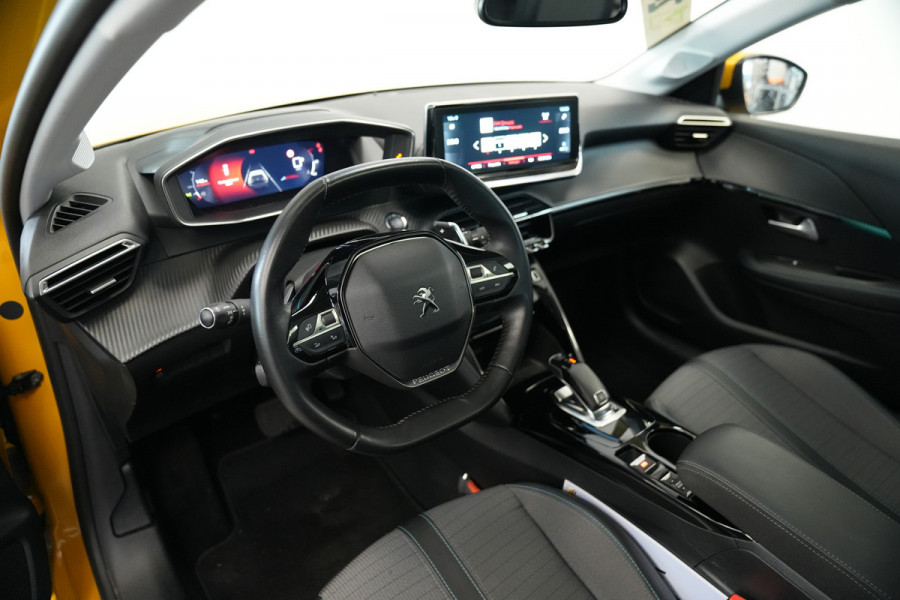 Peugeot 208 1.2 PureTech Allure Panoramadak Navigatie Full-led 24 Maanden garantie* (Vraag naar de voorwaarden)