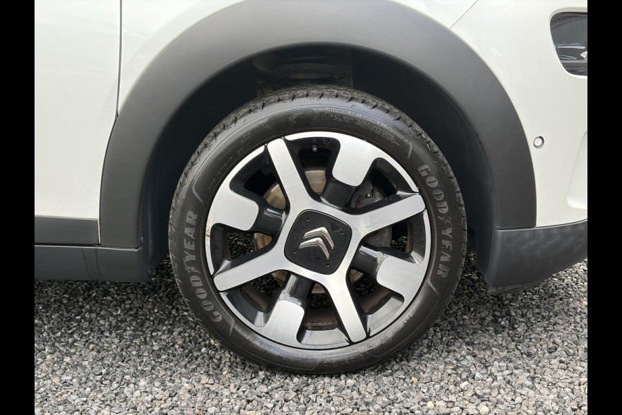 Citroën C4 Cactus 1.2 PureTech Shine 131pk,6 Bak,D-riem vv in 204,Pano,Trekhaak,Camera,Navi,Dodehoek,Keyless,Clima,Cruise,N.A.P,Recent beurt gehad,Pdc V+A,Lm velgen,Apk tot 06-2027