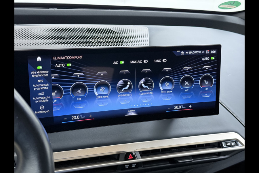 BMW iX xDrive 40 326pk Soh 100% Leder Suite+Massage+Ventilatie PanoDak Laser-LED 22"Lmv Trekhaak Soft-Close Adaptive-Cruise+Stop&Go Act Stuur+Bank+Stoel-Verwarmd AWD Digital-Key Connected-Drive Android Apple Carplay Warmte-comfort-pack Achteruitrij-Assist Co-Pilot-Pack Drive-Assist 1e Eigenaar 2.500kg Trekvermogen (630Nm)!  Recent onderhoud gehad, 163.340km