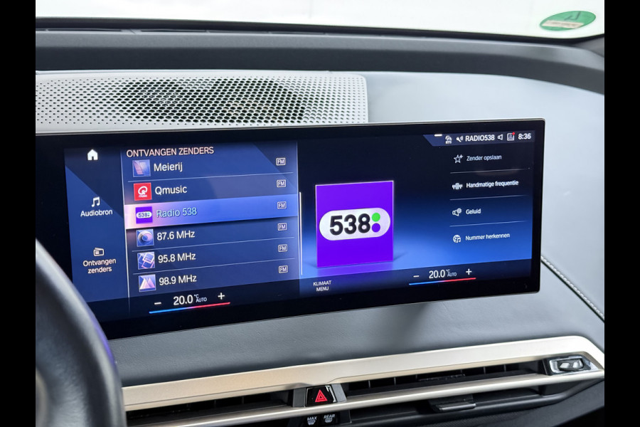 BMW iX xDrive 40 326pk Soh 100% Leder Suite+Massage+Ventilatie PanoDak Laser-LED 22"Lmv Trekhaak Soft-Close Adaptive-Cruise+Stop&Go Act Stuur+Bank+Stoel-Verwarmd AWD Digital-Key Connected-Drive Android Apple Carplay Warmte-comfort-pack Achteruitrij-Assist Co-Pilot-Pack Drive-Assist 1e Eigenaar 2.500kg Trekvermogen (630Nm)!  Recent onderhoud gehad, 163.340km