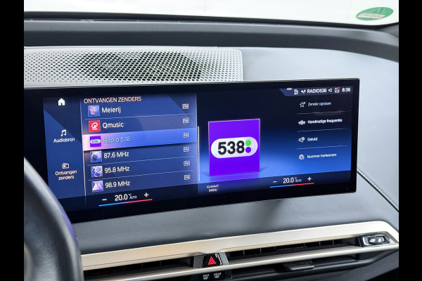 BMW iX xDrive 40 326pk Soh 100% Leder Suite+Massage+Ventilatie PanoDak Laser-LED 22"Lmv Trekhaak Soft-Close Adaptive-Cruise+Stop&Go Act Stuur+Bank+Stoel-Verwarmd AWD Digital-Key Connected-Drive Android Apple Carplay Warmte-comfort-pack Achteruitrij-Assist Co-Pilot-Pack Drive-Assist 1e Eigenaar 2.500kg Trekvermogen (630Nm)!  Recent onderhoud gehad, 163.340km