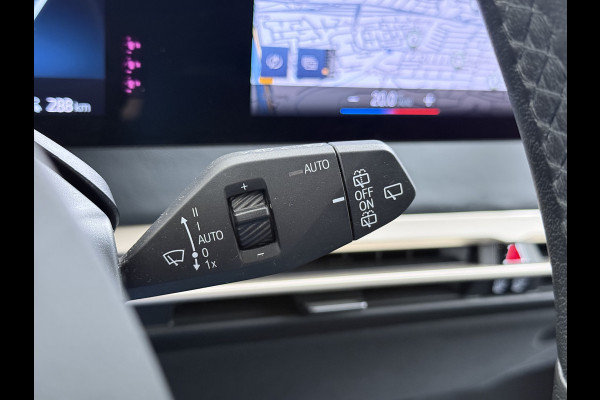 BMW iX xDrive 40 326pk Soh 100% Leder Suite+Massage+Ventilatie PanoDak Laser-LED 22"Lmv Trekhaak Soft-Close Adaptive-Cruise+Stop&Go Act Stuur+Bank+Stoel-Verwarmd AWD Digital-Key Connected-Drive Android Apple Carplay Warmte-comfort-pack Achteruitrij-Assist Co-Pilot-Pack Drive-Assist 1e Eigenaar 2.500kg Trekvermogen (630Nm)!  Recent onderhoud gehad, 163.340km