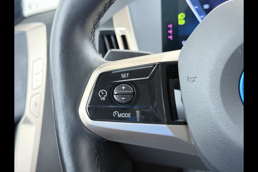 BMW iX xDrive 40 326pk Soh 100% Leder Suite+Massage+Ventilatie PanoDak Laser-LED 22"Lmv Trekhaak Soft-Close Adaptive-Cruise+Stop&Go Act Stuur+Bank+Stoel-Verwarmd AWD Digital-Key Connected-Drive Android Apple Carplay Warmte-comfort-pack Achteruitrij-Assist Co-Pilot-Pack Drive-Assist 1e Eigenaar 2.500kg Trekvermogen (630Nm)!  Recent onderhoud gehad, 163.340km