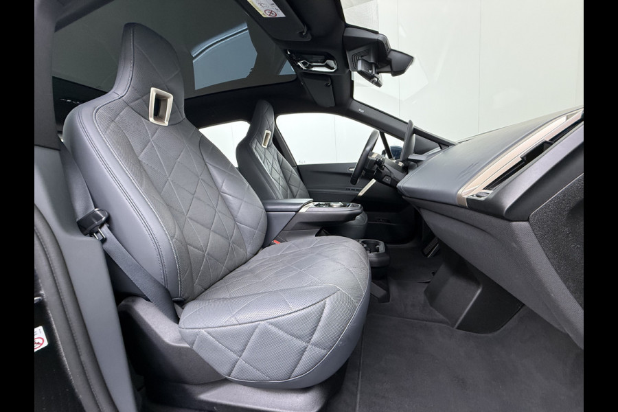BMW iX xDrive 40 326pk Soh 100% Leder Suite+Massage+Ventilatie PanoDak Laser-LED 22"Lmv Trekhaak Soft-Close Adaptive-Cruise+Stop&Go Act Stuur+Bank+Stoel-Verwarmd AWD Digital-Key Connected-Drive Android Apple Carplay Warmte-comfort-pack Achteruitrij-Assist Co-Pilot-Pack Drive-Assist 1e Eigenaar 2.500kg Trekvermogen (630Nm)!  Recent onderhoud gehad, 163.340km