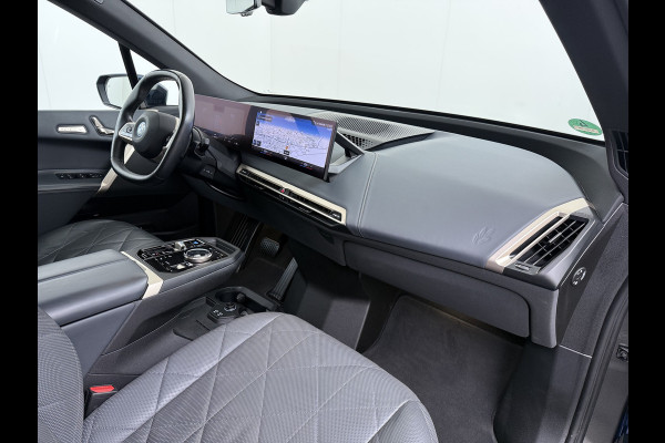 BMW iX xDrive 40 326pk Soh 100% Leder Suite+Massage+Ventilatie PanoDak Laser-LED 22"Lmv Trekhaak Soft-Close Adaptive-Cruise+Stop&Go Act Stuur+Bank+Stoel-Verwarmd AWD Digital-Key Connected-Drive Android Apple Carplay Warmte-comfort-pack Achteruitrij-Assist Co-Pilot-Pack Drive-Assist 1e Eigenaar 2.500kg Trekvermogen (630Nm)!  Recent onderhoud gehad, 163.340km