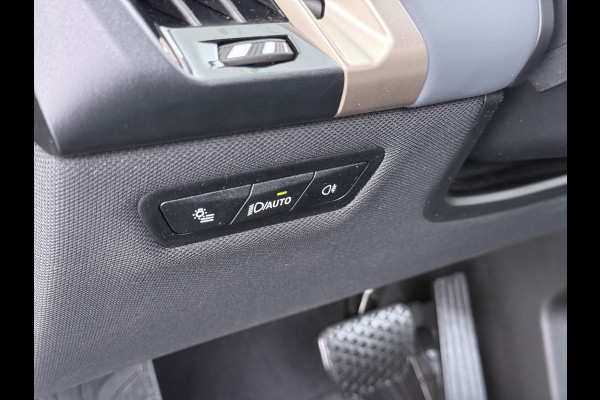 BMW iX xDrive 40 326pk Soh 100% Leder Suite+Massage+Ventilatie PanoDak Laser-LED 22"Lmv Trekhaak Soft-Close Adaptive-Cruise+Stop&Go Act Stuur+Bank+Stoel-Verwarmd AWD Digital-Key Connected-Drive Android Apple Carplay Warmte-comfort-pack Achteruitrij-Assist Co-Pilot-Pack Drive-Assist 1e Eigenaar 2.500kg Trekvermogen (630Nm)!  Recent onderhoud gehad, 163.340km
