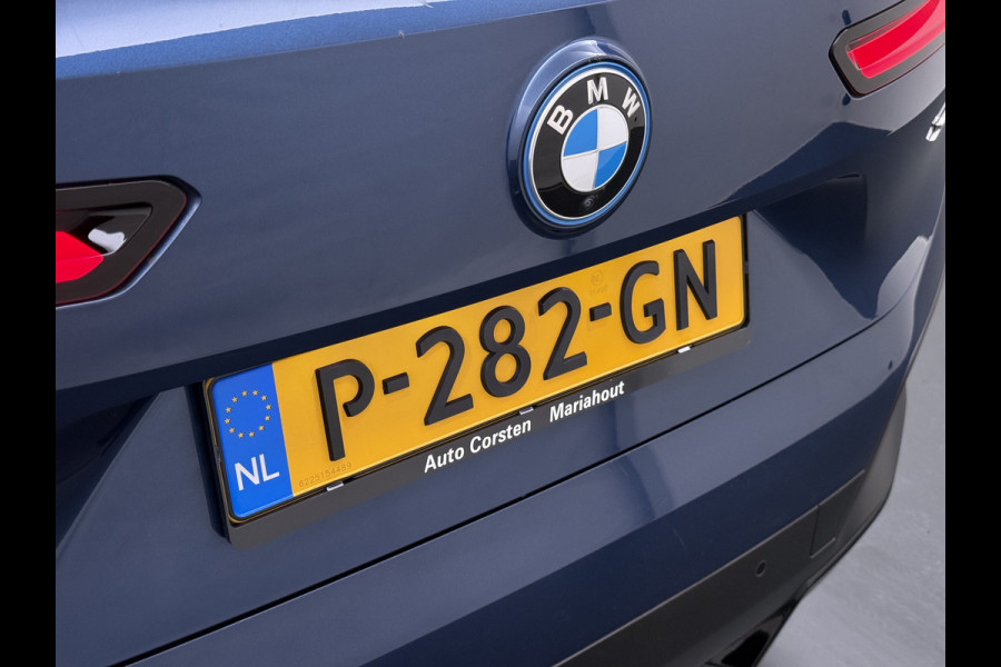 BMW iX xDrive 40 326pk Soh 100% Leder Suite+Massage+Ventilatie PanoDak Laser-LED 22"Lmv Trekhaak Soft-Close Adaptive-Cruise+Stop&Go Act Stuur+Bank+Stoel-Verwarmd AWD Digital-Key Connected-Drive Android Apple Carplay Warmte-comfort-pack Achteruitrij-Assist Co-Pilot-Pack Drive-Assist 1e Eigenaar 2.500kg Trekvermogen (630Nm)!  Recent onderhoud gehad, 163.340km