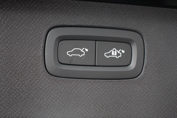 Volvo XC90 2.0 T8 455pk Recharge AWD Ultimate Dark Leder Panorama-schuifdak Navigatie Harman Kardon Electrisch bedienbare achterklep Camera Cruise control Apple Carplay/ Android Auto