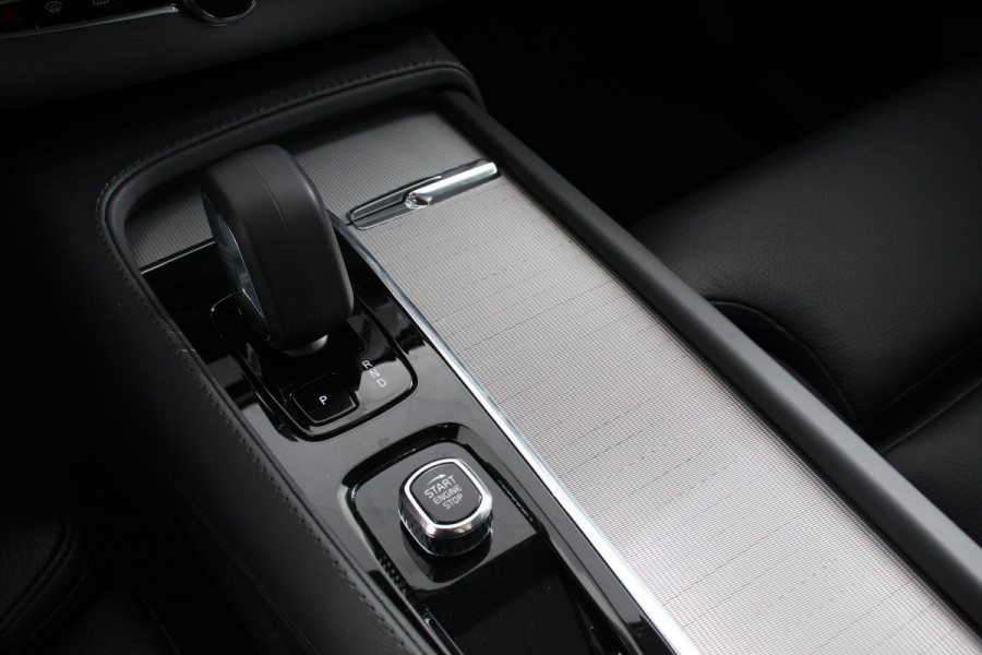Volvo XC90 2.0 T8 455pk Recharge AWD Ultimate Dark Leder Panorama-schuifdak Navigatie Harman Kardon Electrisch bedienbare achterklep Camera Cruise control Apple Carplay/ Android Auto