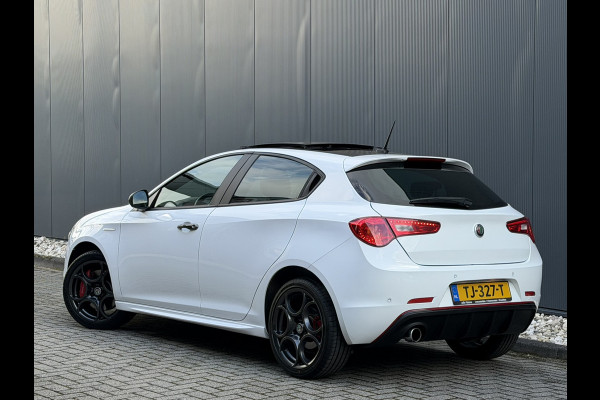 Alfa Romeo Giulietta 1.4 Turbo MultiAir Super | Electrisch panorama/schuifdak | Cruise control | DAB | Airconditioning | 18'' LMV
