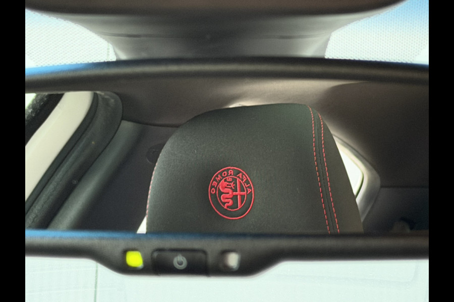 Alfa Romeo Giulietta 1.4 Turbo MultiAir Super | Electrisch panorama/schuifdak | Cruise control | DAB | Airconditioning | 18'' LMV