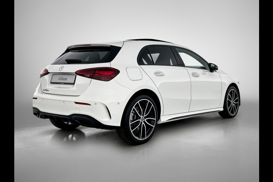 Mercedes-Benz A-Klasse 250 e Business Solution AMG | AMG Line Plus pakket | Memorypakket voorstoelen | Panoramaschuifdak | Head-up display | 360° camera | AMG Line Plus pakket | Memorypakket voorstoelen | Panoramaschuifdak | Head-up display | 360° camera |