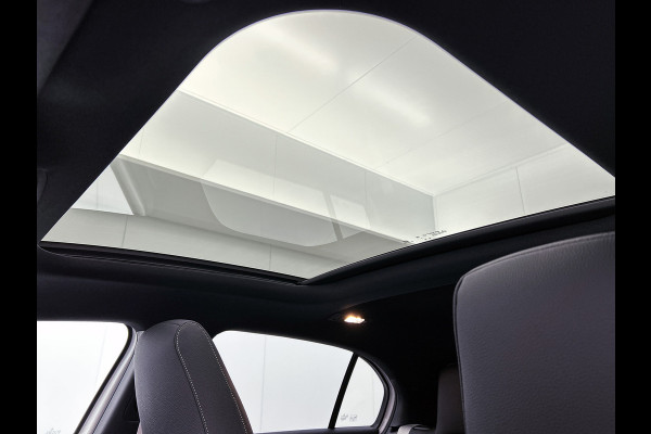 Mercedes-Benz A-Klasse 250 e Business Solution AMG | AMG Line Plus pakket | Memorypakket voorstoelen | Panoramaschuifdak | Head-up display | 360° camera | AMG Line Plus pakket | Memorypakket voorstoelen | Panoramaschuifdak | Head-up display | 360° camera |