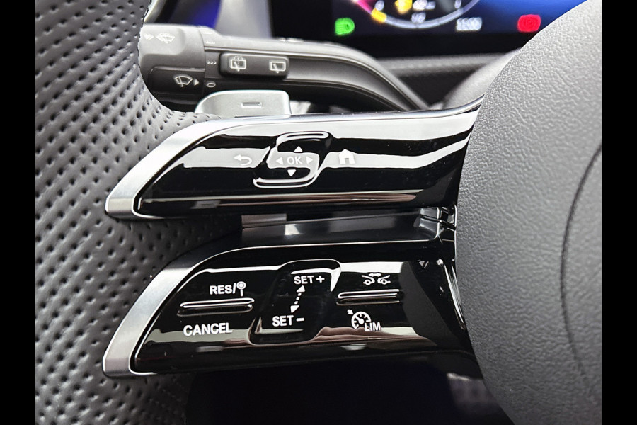 Mercedes-Benz A-Klasse 250 e Business Solution AMG | AMG Line Plus pakket | Memorypakket voorstoelen | Panoramaschuifdak | Head-up display | 360° camera | AMG Line Plus pakket | Memorypakket voorstoelen | Panoramaschuifdak | Head-up display | 360° camera |