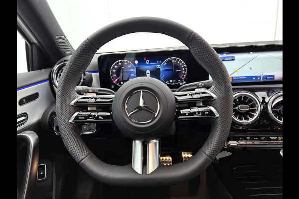 Mercedes-Benz A-Klasse 250 e Business Solution AMG | AMG Line Plus pakket | Memorypakket voorstoelen | Panoramaschuifdak | Head-up display | 360° camera | AMG Line Plus pakket | Memorypakket voorstoelen | Panoramaschuifdak | Head-up display | 360° camera |