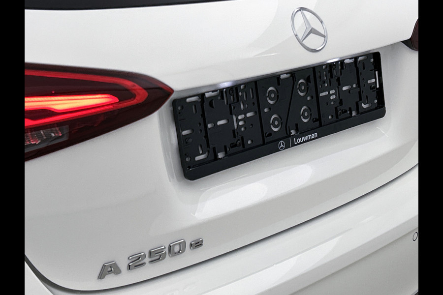 Mercedes-Benz A-Klasse 250 e Business Solution AMG | AMG Line Plus pakket | Memorypakket voorstoelen | Panoramaschuifdak | Head-up display | 360° camera | AMG Line Plus pakket | Memorypakket voorstoelen | Panoramaschuifdak | Head-up display | 360° camera |