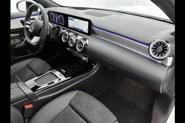 Mercedes-Benz A-Klasse 250 e Business Solution AMG | AMG Line Plus pakket | Memorypakket voorstoelen | Panoramaschuifdak | Head-up display | 360° camera | AMG Line Plus pakket | Memorypakket voorstoelen | Panoramaschuifdak | Head-up display | 360° camera |