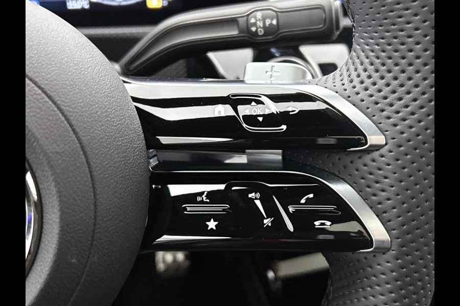 Mercedes-Benz A-Klasse 250 e Business Solution AMG | AMG Line Plus pakket | Memorypakket voorstoelen | Panoramaschuifdak | Head-up display | 360° camera | AMG Line Plus pakket | Memorypakket voorstoelen | Panoramaschuifdak | Head-up display | 360° camera |