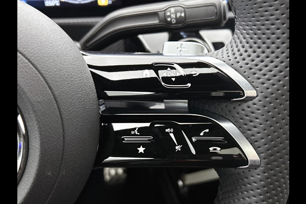 Mercedes-Benz A-Klasse 250 e Business Solution AMG | AMG Line Plus pakket | Memorypakket voorstoelen | Panoramaschuifdak | Head-up display | 360° camera | AMG Line Plus pakket | Memorypakket voorstoelen | Panoramaschuifdak | Head-up display | 360° camera |