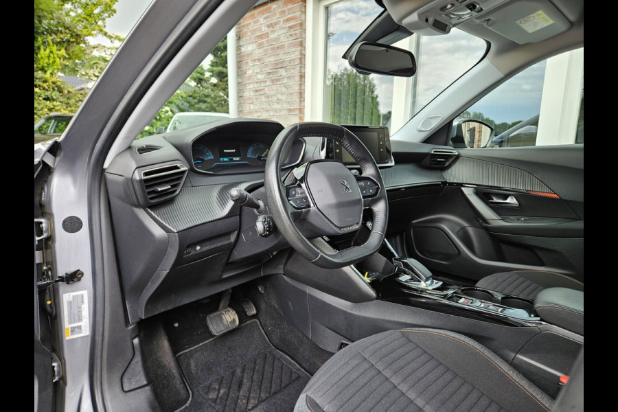 Peugeot e-2008 EV Active Pack 50 kWh SOH 97%! Carplay! NAP! Dealer Onderhouden! Airco/Clima!
