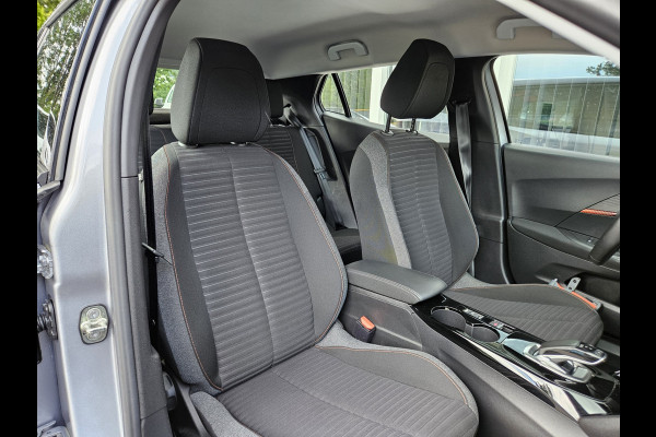 Peugeot e-2008 EV Active Pack 50 kWh SOH 97%! Carplay! NAP! Dealer Onderhouden! Airco/Clima!