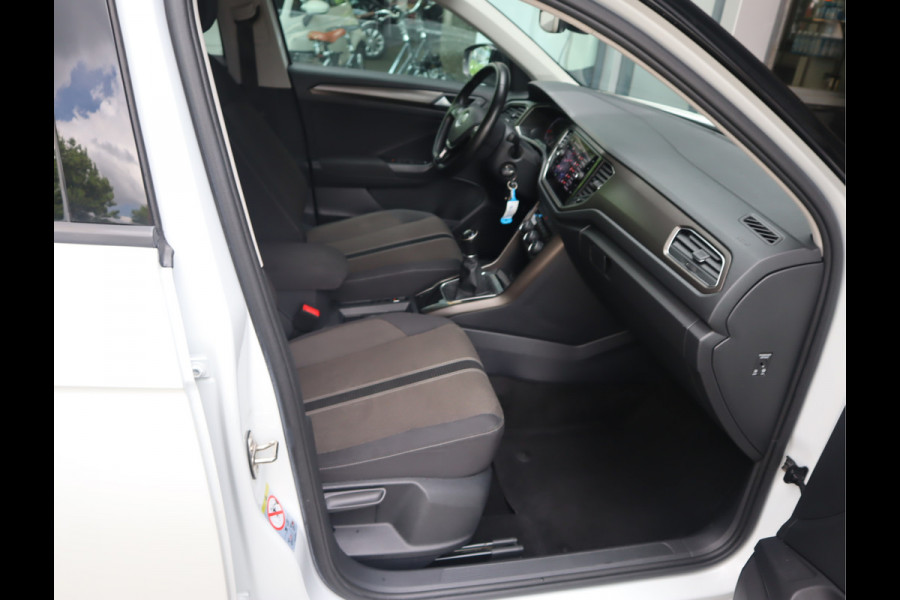 Volkswagen T-Roc 1.5 TSI Style Navi / Clima / Handgesch / Dealer onderhouden BTW AUTO / 1e eigenaar / 150PK!