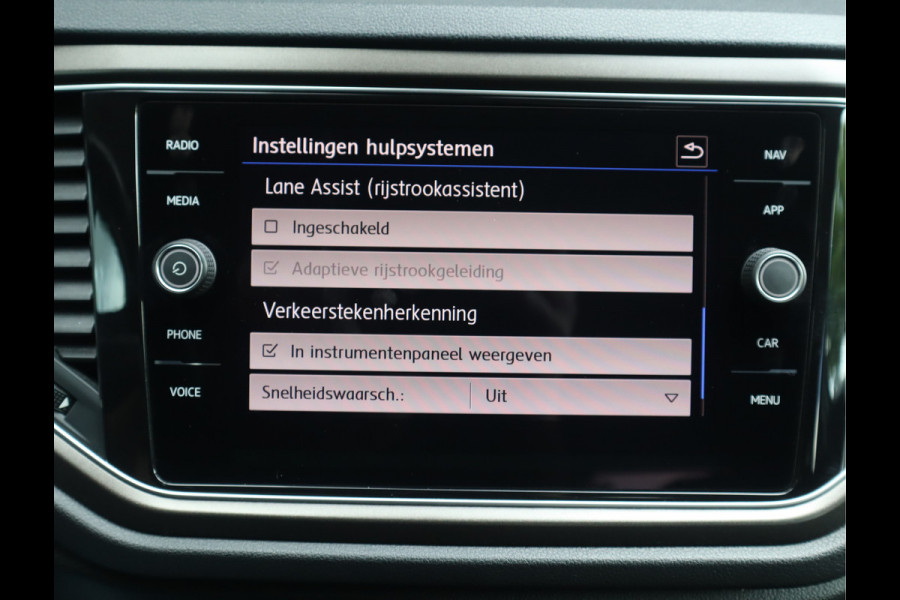 Volkswagen T-Roc 1.5 TSI Style Navi / Clima / Handgesch / Dealer onderhouden BTW AUTO / 1e eigenaar / 150PK!