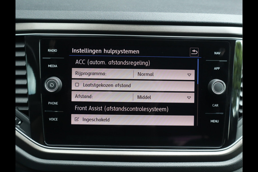 Volkswagen T-Roc 1.5 TSI Style Navi / Clima / Handgesch / Dealer onderhouden BTW AUTO / 1e eigenaar / 150PK!