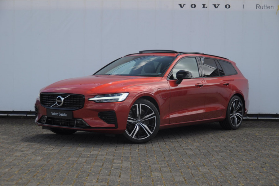 Volvo V60 T6 350PK Automaat Recharge AWD R-Design Long Range / Panoramadak / Trekhaak / Harman Kardon / 19'' velgen / Getint glas / Leder bekleed dashboard / Adaptive Cruise Control /  BLIS