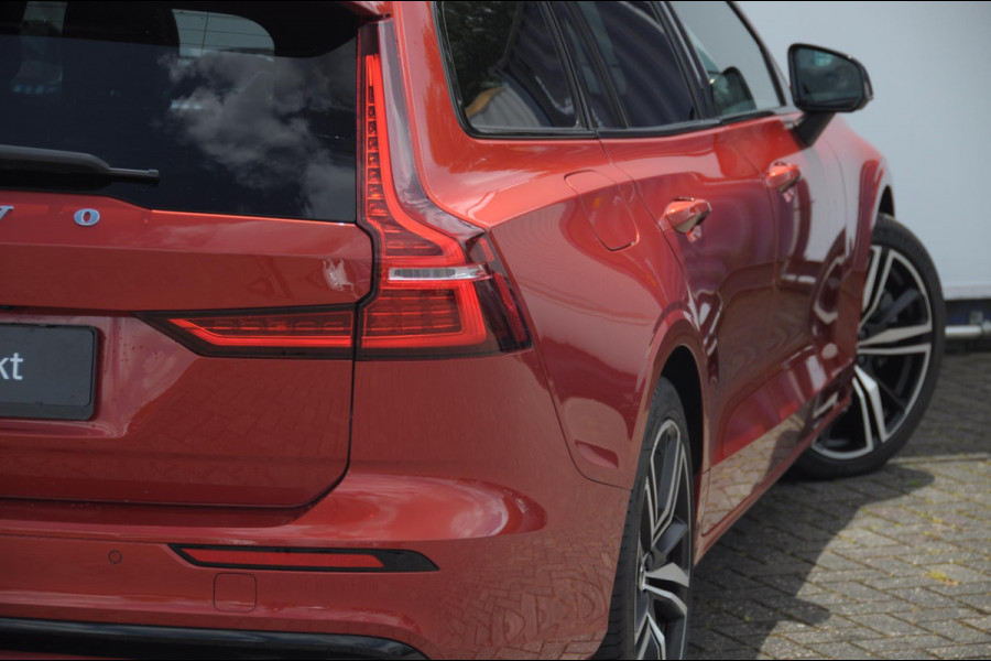 Volvo V60 T6 350PK Automaat Recharge AWD R-Design Long Range / Panoramadak / Trekhaak / Harman Kardon / 19'' velgen / Getint glas / Leder bekleed dashboard / Adaptive Cruise Control /  BLIS