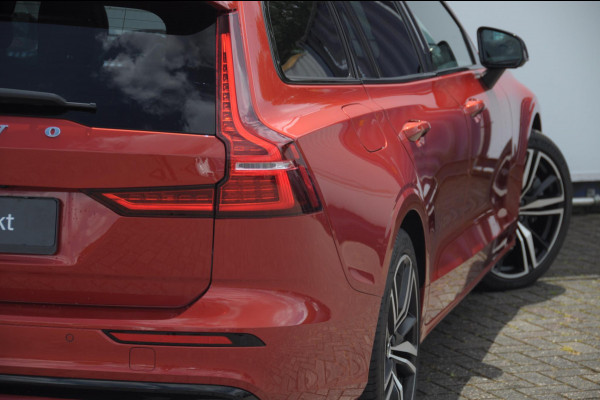 Volvo V60 T6 350PK Automaat Recharge AWD R-Design Long Range / Panoramadak / Trekhaak / Harman Kardon / 19'' velgen / Getint glas / Leder bekleed dashboard / Adaptive Cruise Control /  BLIS