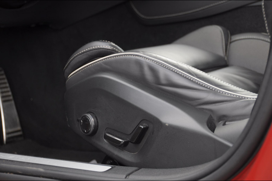 Volvo V60 T6 350PK Automaat Recharge AWD R-Design Long Range / Panoramadak / Trekhaak / Harman Kardon / 19'' velgen / Getint glas / Leder bekleed dashboard / Adaptive Cruise Control /  BLIS