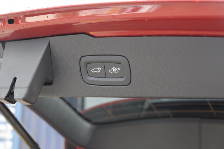 Volvo V60 T6 350PK Automaat Recharge AWD R-Design Long Range / Panoramadak / Trekhaak / Harman Kardon / 19'' velgen / Getint glas / Leder bekleed dashboard / Adaptive Cruise Control /  BLIS
