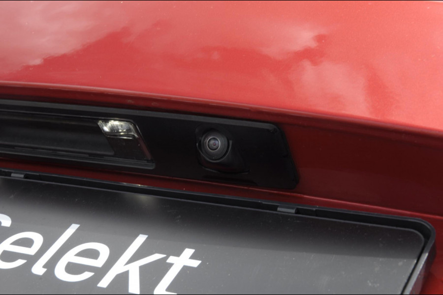 Volvo V60 T6 350PK Automaat Recharge AWD R-Design Long Range / Panoramadak / Trekhaak / Harman Kardon / 19'' velgen / Getint glas / Leder bekleed dashboard / Adaptive Cruise Control /  BLIS