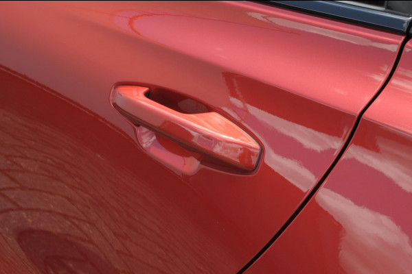 Volvo V60 T6 350PK Automaat Recharge AWD R-Design Long Range / Panoramadak / Trekhaak / Harman Kardon / 19'' velgen / Getint glas / Leder bekleed dashboard / Adaptive Cruise Control /  BLIS