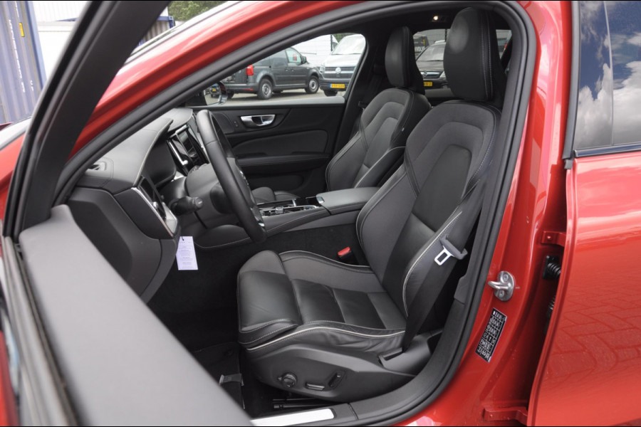 Volvo V60 T6 350PK Automaat Recharge AWD R-Design Long Range / Panoramadak / Trekhaak / Harman Kardon / 19'' velgen / Getint glas / Leder bekleed dashboard / Adaptive Cruise Control /  BLIS