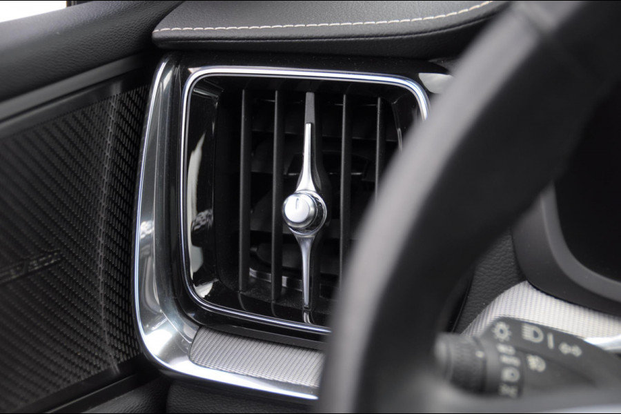 Volvo V60 T6 350PK Automaat Recharge AWD R-Design Long Range / Panoramadak / Trekhaak / Harman Kardon / 19'' velgen / Getint glas / Leder bekleed dashboard / Adaptive Cruise Control /  BLIS